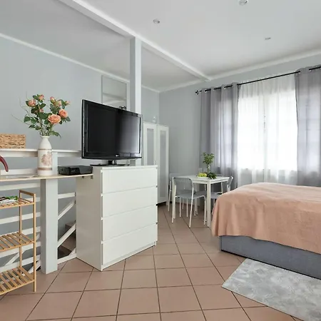 Functional & Cozy Close To The And Downtown By Renters Sopot