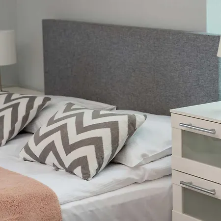 Functional & Cozy Close To The And Downtown By Renters * Sopot