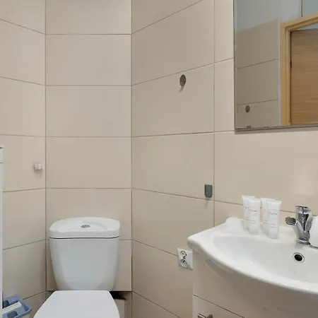 Functional & Cozy Close To The And Downtown By Renters Apartment *